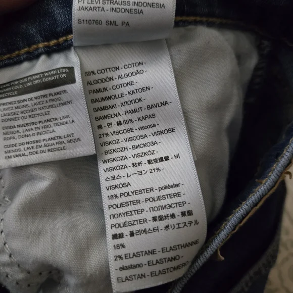 Levi's Women's Boyfriend Jeans - Blue - Picture 7 of 7